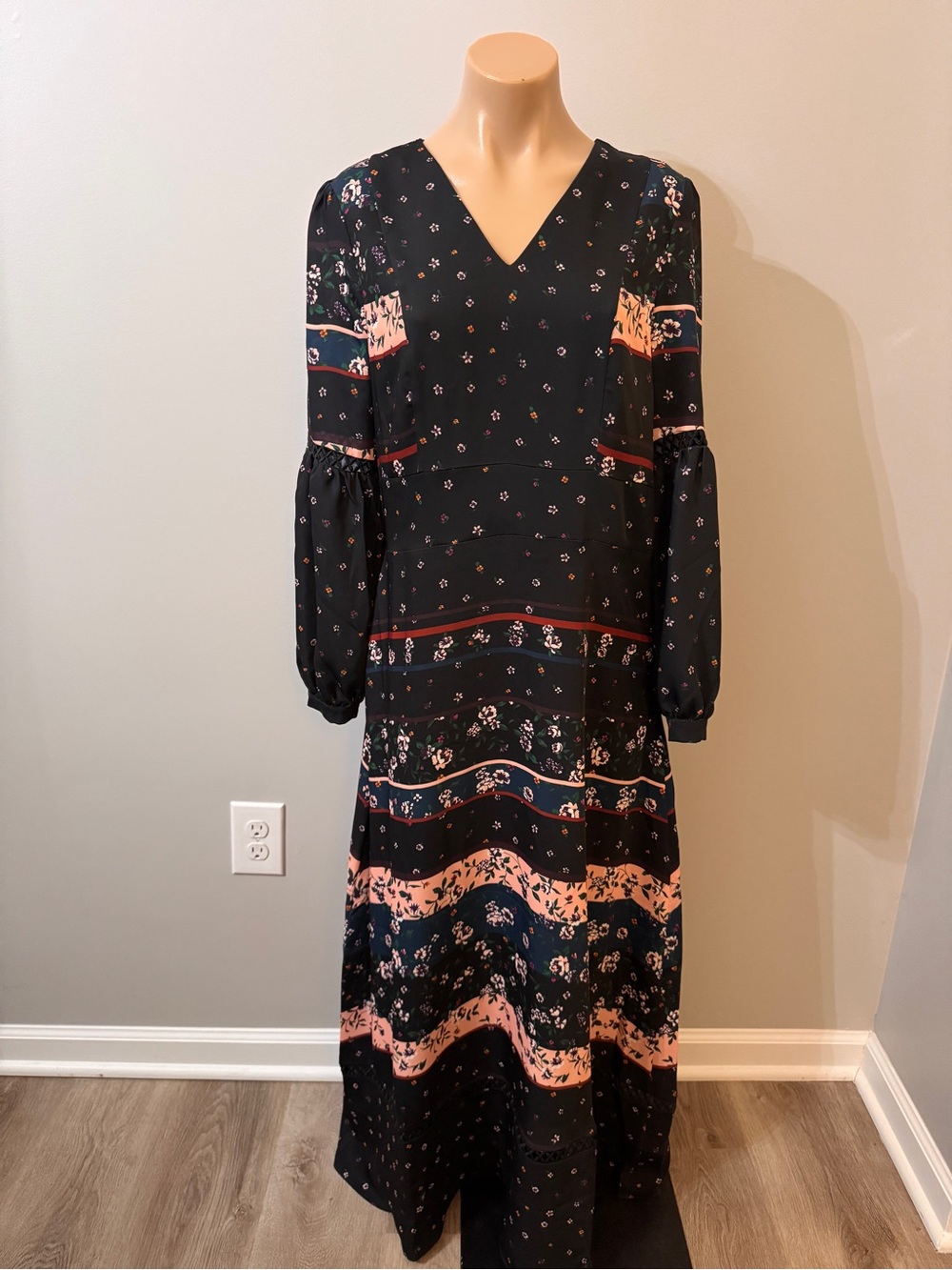 Ella Moon Maxi Dress Black Floral Medium Long Sleeve